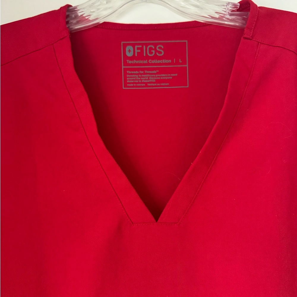 Casma Three-Pocket Scrub Top, red - Picture 6 of 10